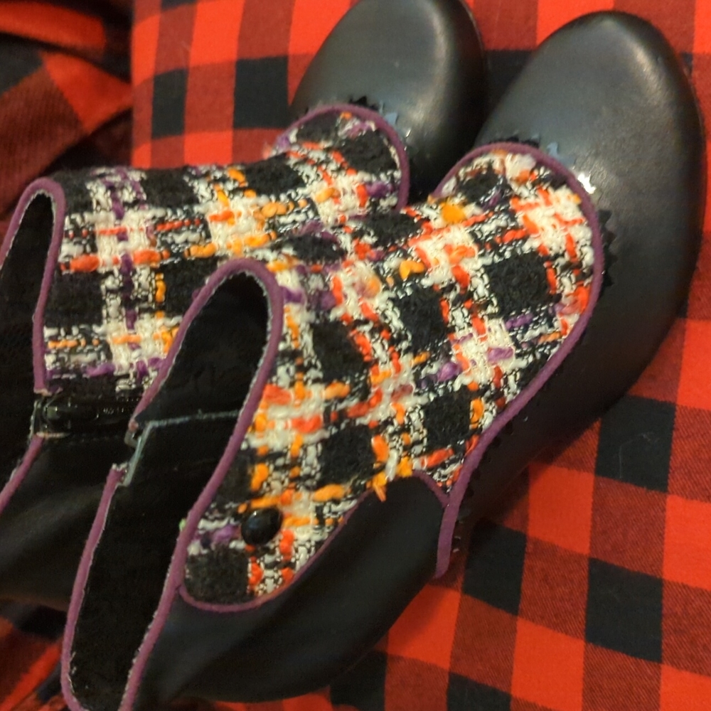 Poetic license booties